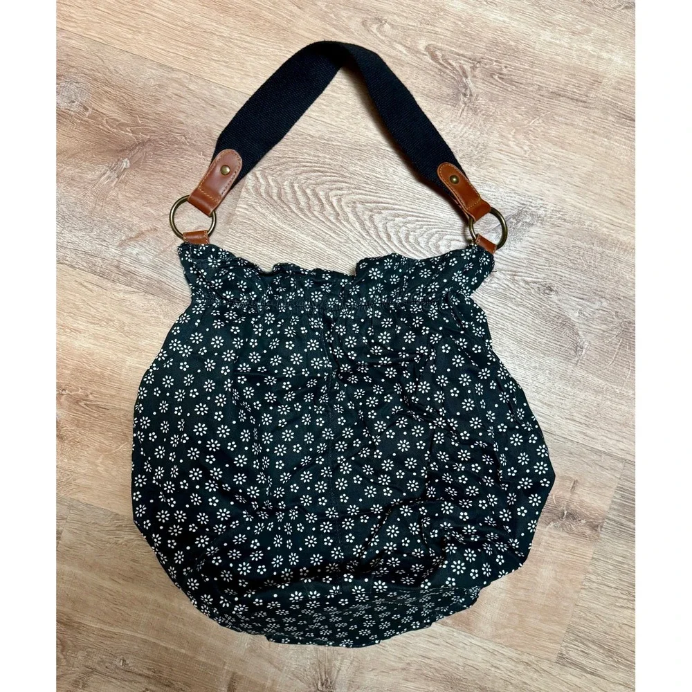 Black &‎ White Daisy Print Hobo Slouch Shoulder Bag